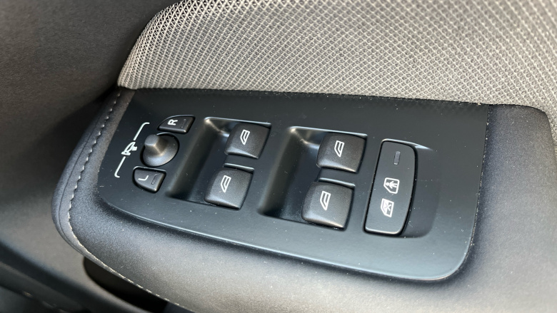 Volvo XC60 2.0 B5P Plus Black Edition 5dr AWD Geartronic Petrol Estate